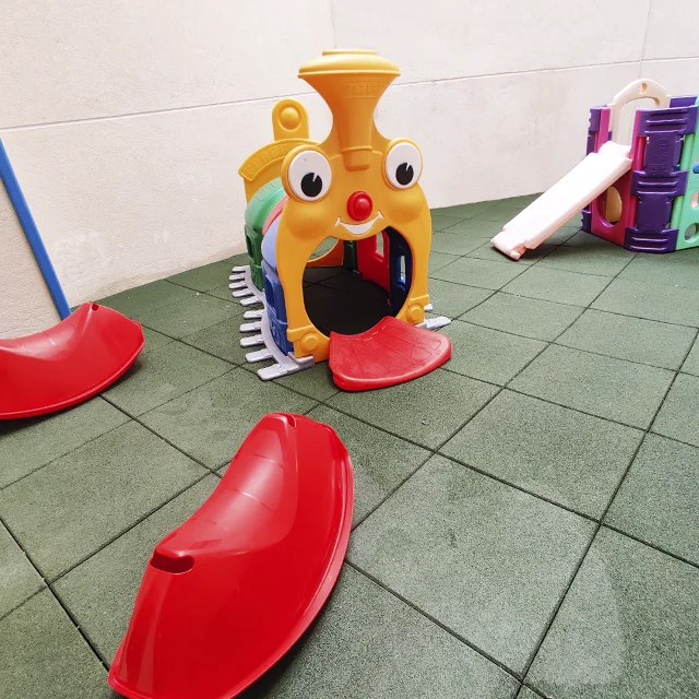 Arco Iris - Centro Infantil. Baños y pasillos
