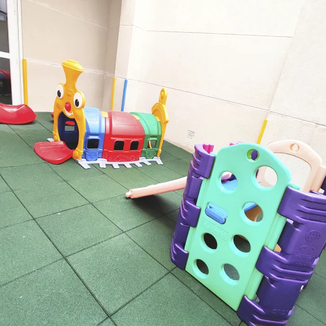 Arco Iris - Centro Infantil. Baños y pasillos