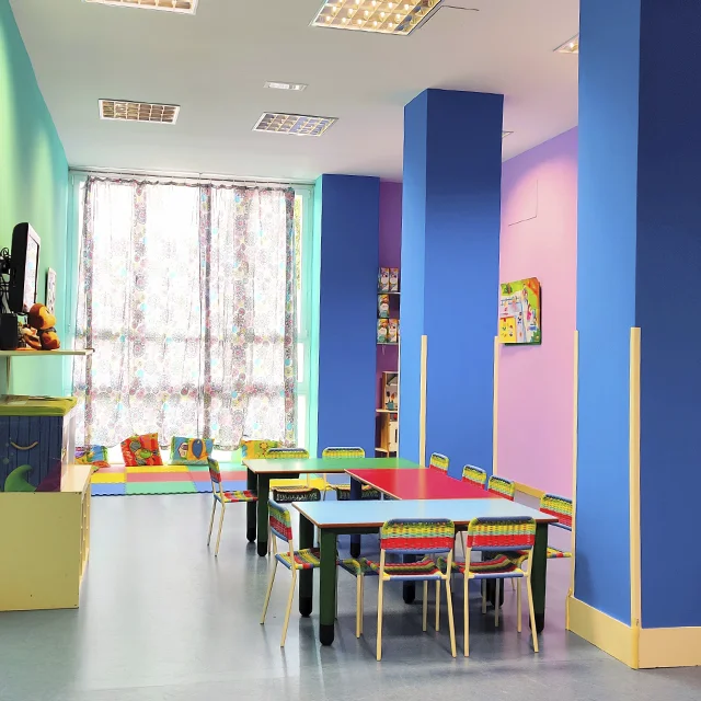 Arco Iris - Centro Infantil. Baños y pasillos